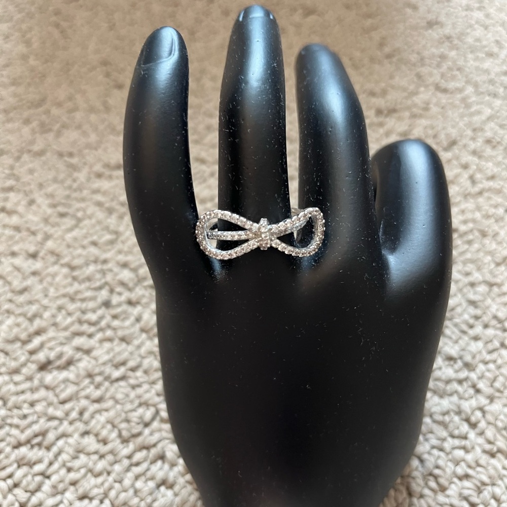 NWOT bow ring. Size 8